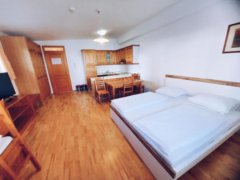 Studio Apartment image 1