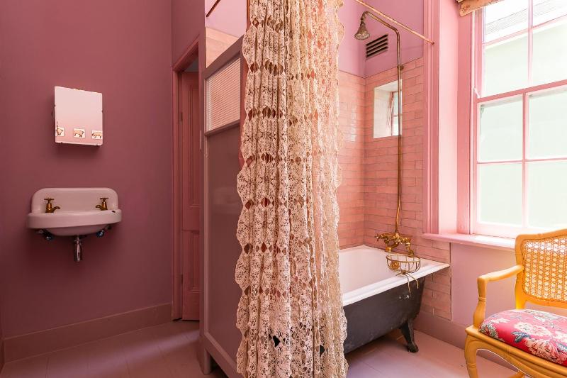 Deluxe Single Room image 3
