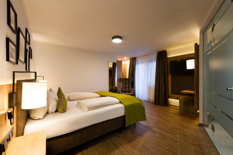 Economy Double Room image 4