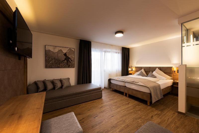 Double Room Alpine Style with limited view image 3