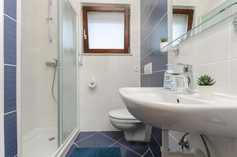 One-Bedroom Apartment image 3