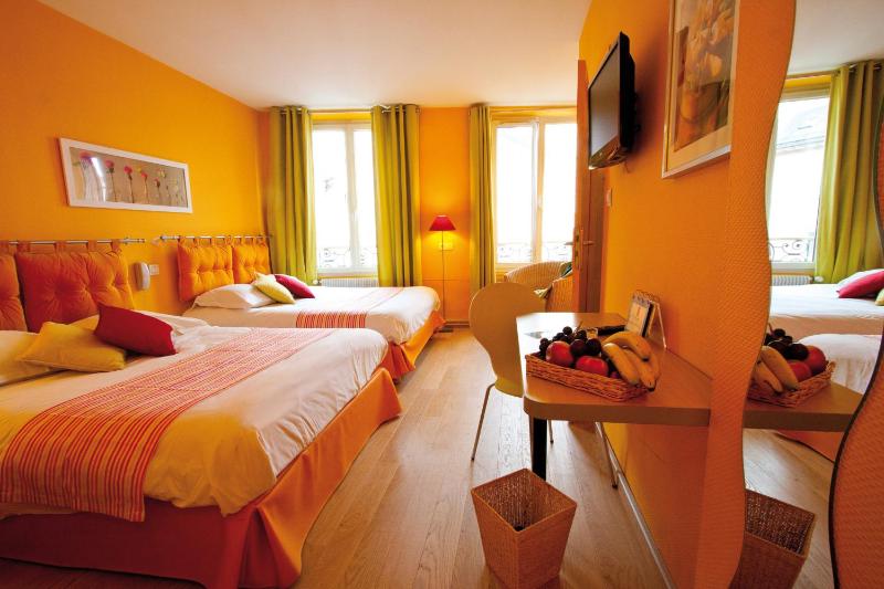 Quadruple Room image 2