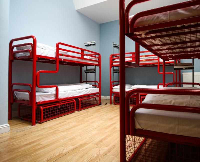 Bed in 12-Bed Mixed Dormitory Ensuite (18–40 years)  image 3