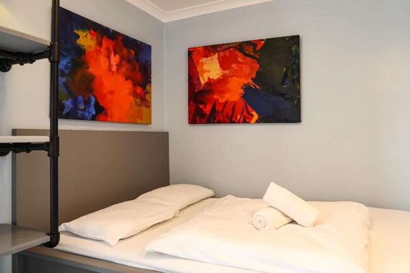 Double Room Ensuite image 4