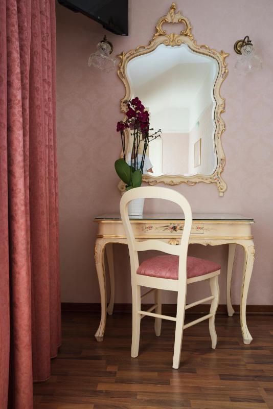 Royal Double image 3