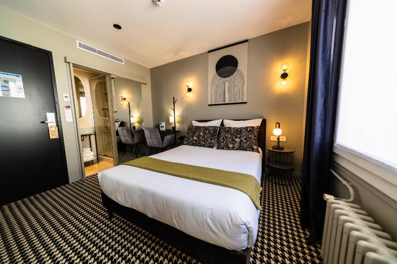 Double Room image 4