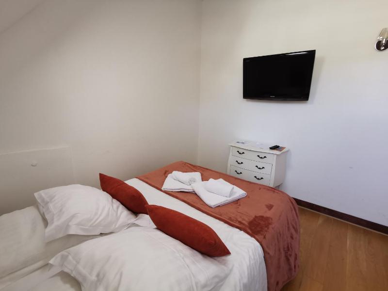 Double Room with Shower image 3