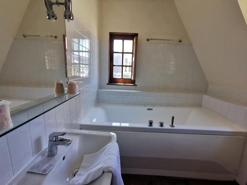 Double Room with Balneo Bath image 4