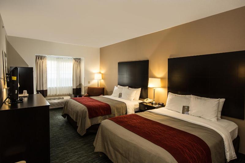 Queen Room with Two Queen Beds - Non-Smoking image 3