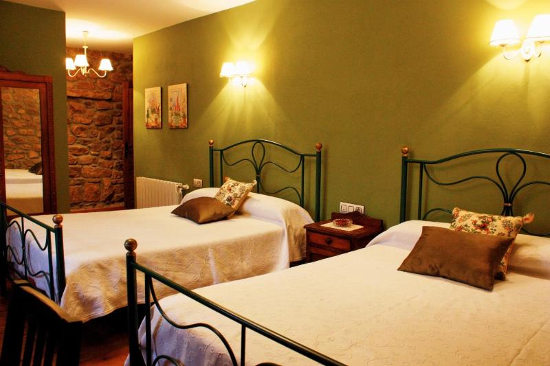 Family Room (4 Adults) image 4