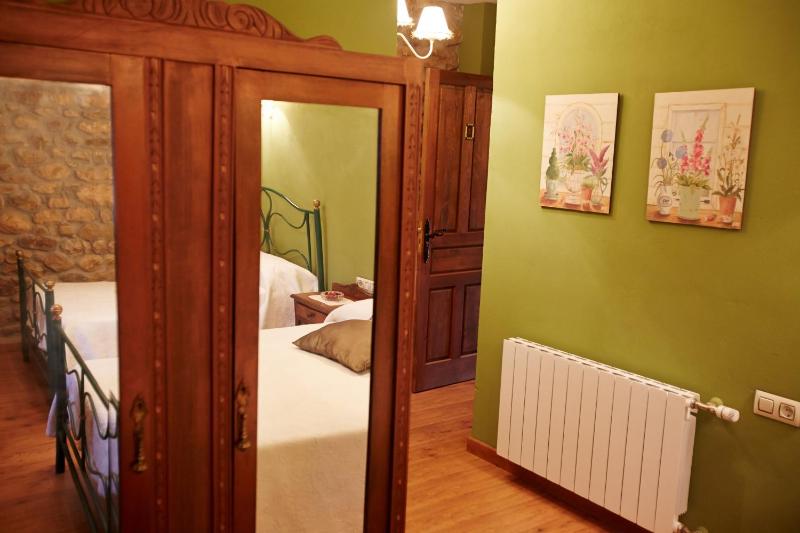 Family Room (4 Adults) image 3