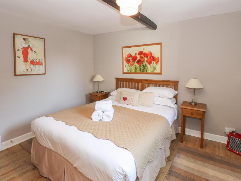 Courtyard Cottage - image 5