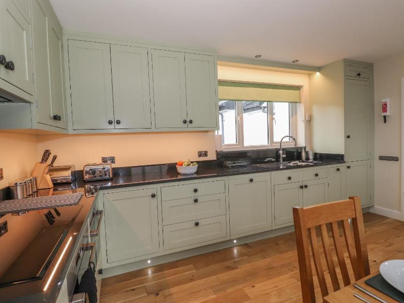 Hillhead - image 23