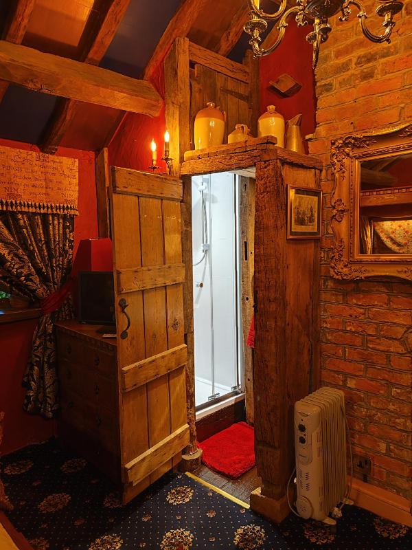 Large Luxury Four Poster Suite image 3