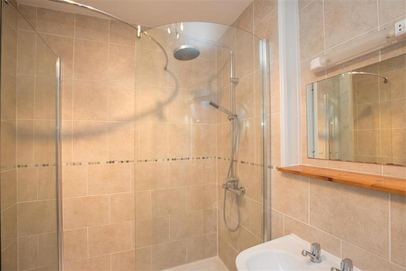 Yew Tree Cottage - image 11