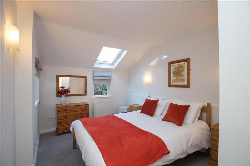 Yew Tree Cottage - image 5