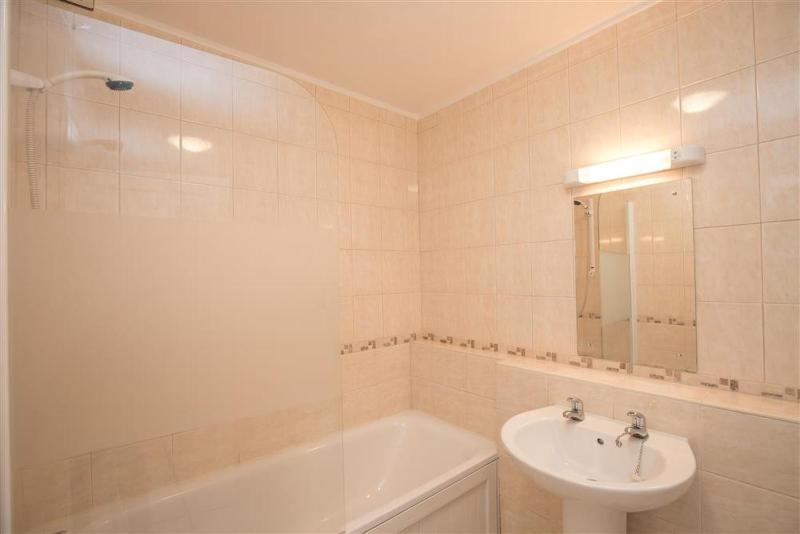 Yew Tree Cottage - image 8