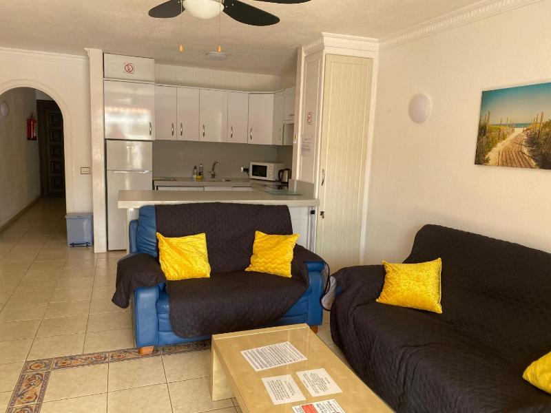 Self Catering Lovely ground floor 1 bed Apartment 5A1 Los Cristianos Tenerife - image 11