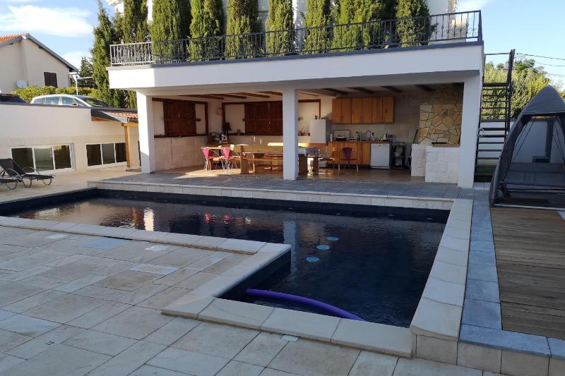 Family friendly apartments with a swimming pool Vir - 20197 - image 19