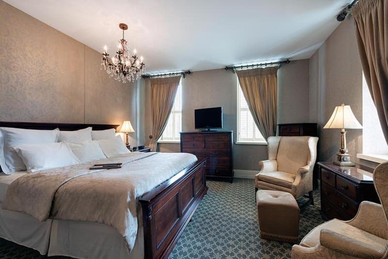 Superior King Room image 3