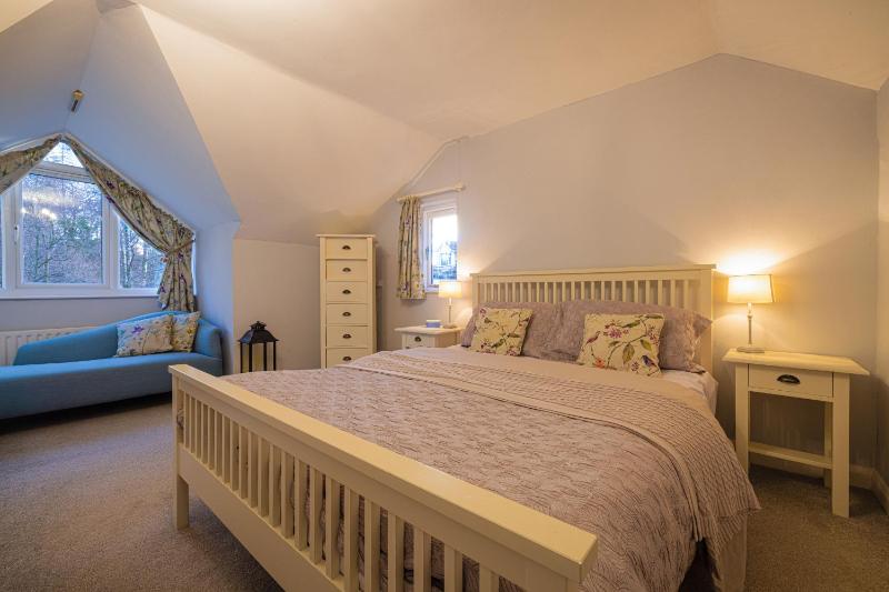 Holly Cottage - image 2
