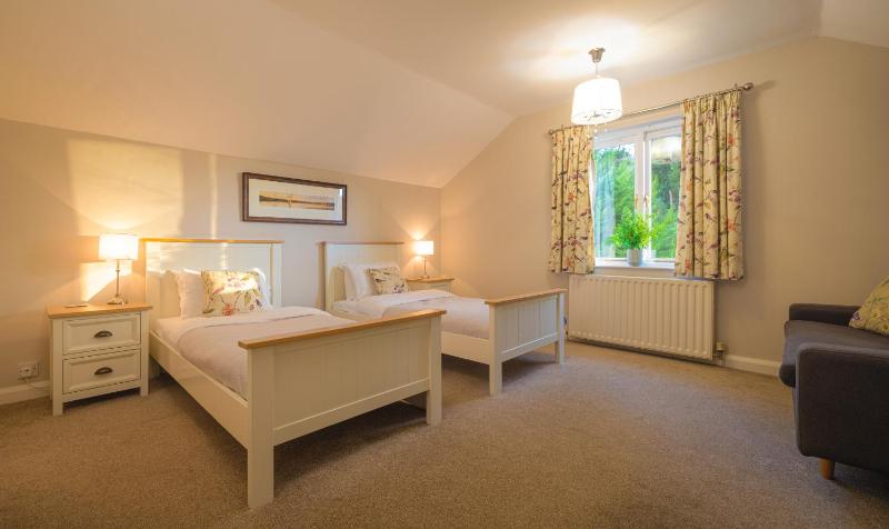 Holly Cottage - image 9