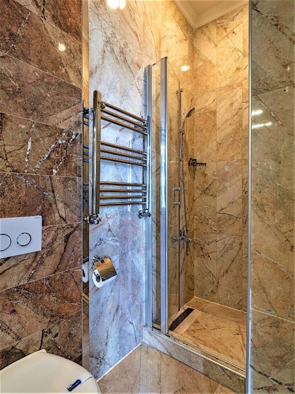 Standard Double Room image 3