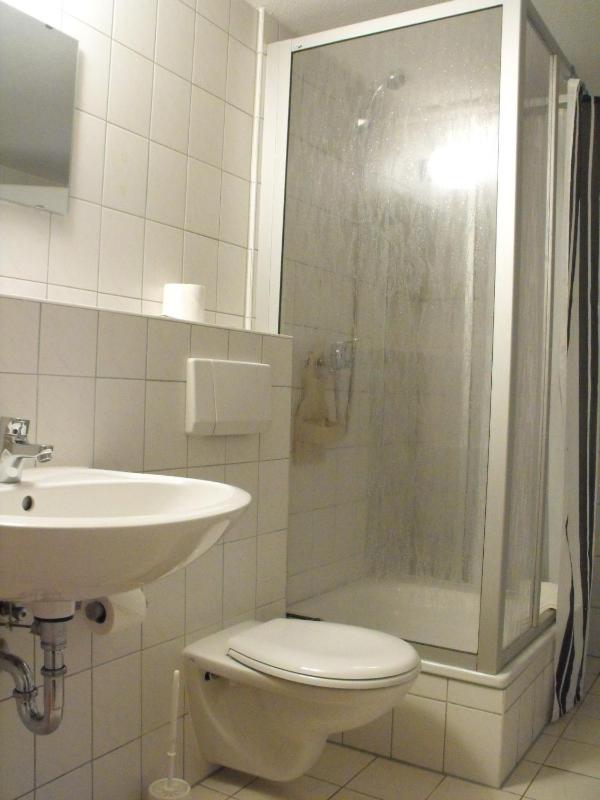 Classic Twin Room image 2