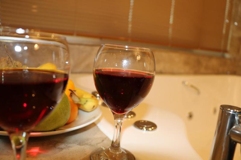 Suite with Spa Bath image 3