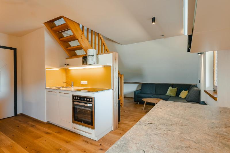 Two-Bedroom Apartment with Balcony and Lake View image 3