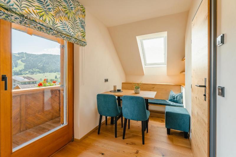 Two-Bedroom Apartment with Balcony and Lake View image 4