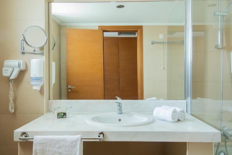 Double or Twin Room image 2