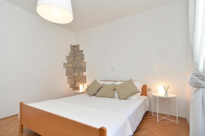 House 1037 - image 26
