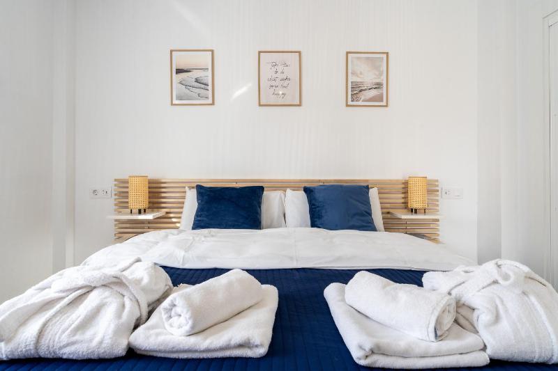 Sea view 2 bedroom apartment 2 min away from the beach - image 22