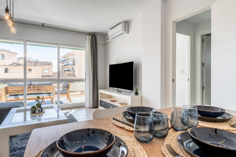 Sea view 2 bedroom apartment 2 min away from the beach - image 14