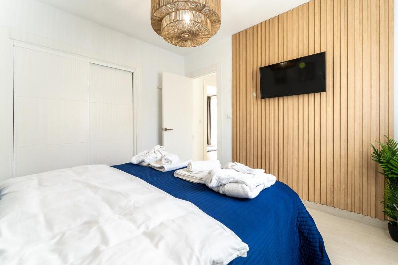 Sea view 2 bedroom apartment 2 min away from the beach - image 20