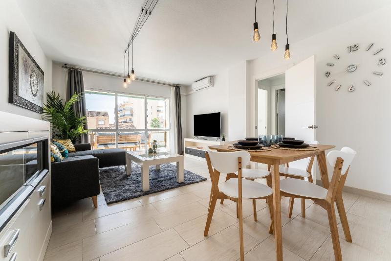 Sea view 2 bedroom apartment 2 min away from the beach - image 17