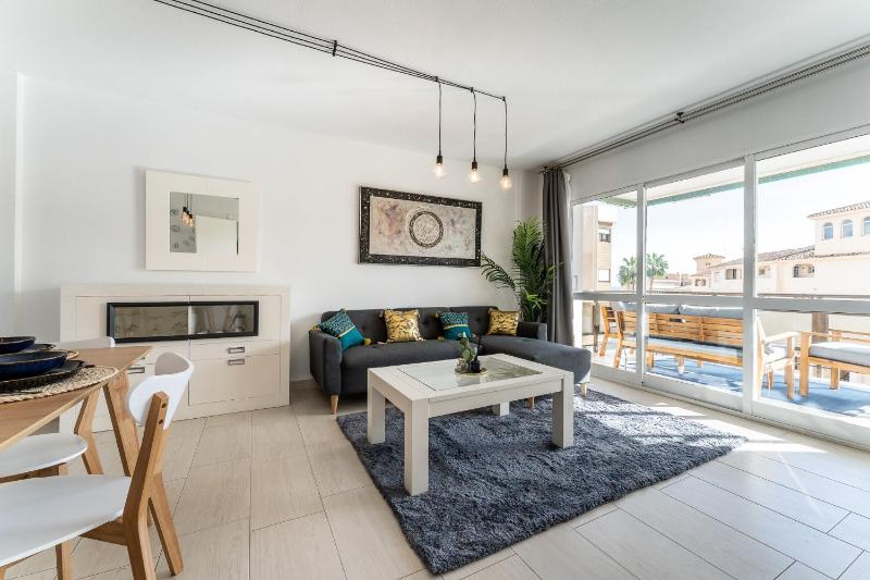 Sea view 2 bedroom apartment 2 min away from the beach - image 28