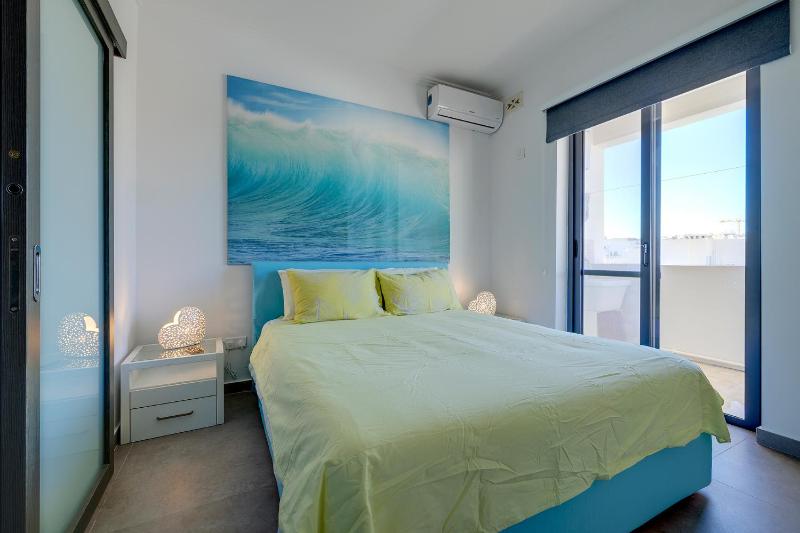 Perfect Location Idyllic 2BR Apartment by Buena Vista - image 10
