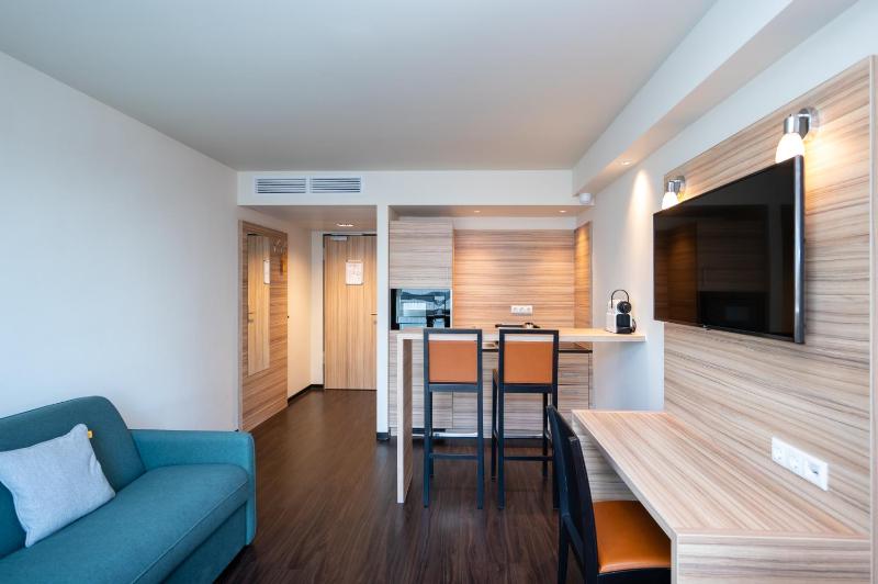 One-Bedroom Apartment image 4