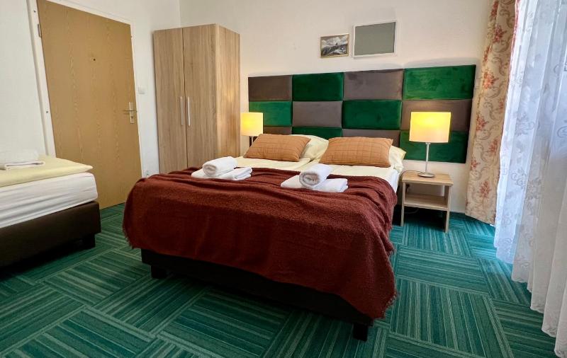 Standard Quadruple Room image 1