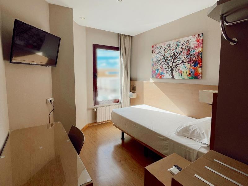 Single Room image 1