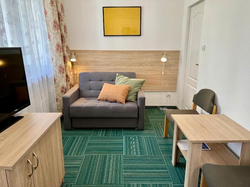 Standard Quadruple Room image 4