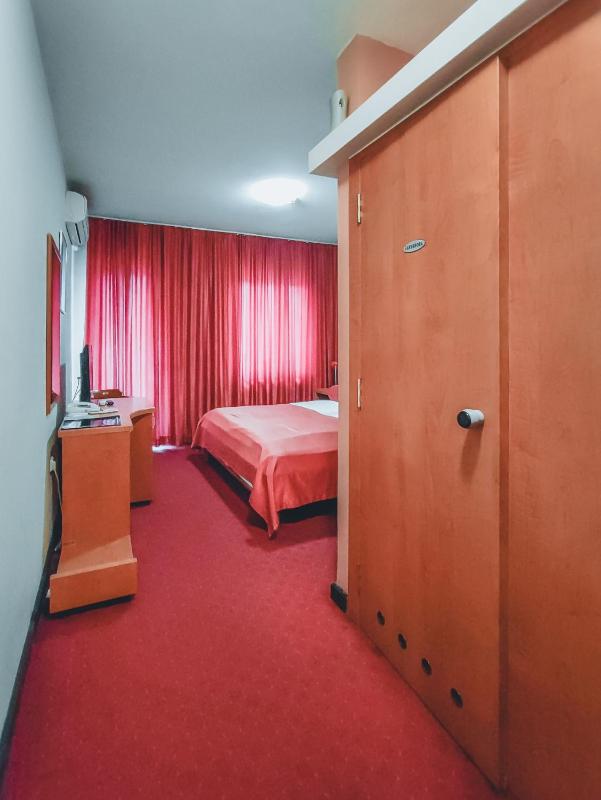 Double or Twin Room image 3