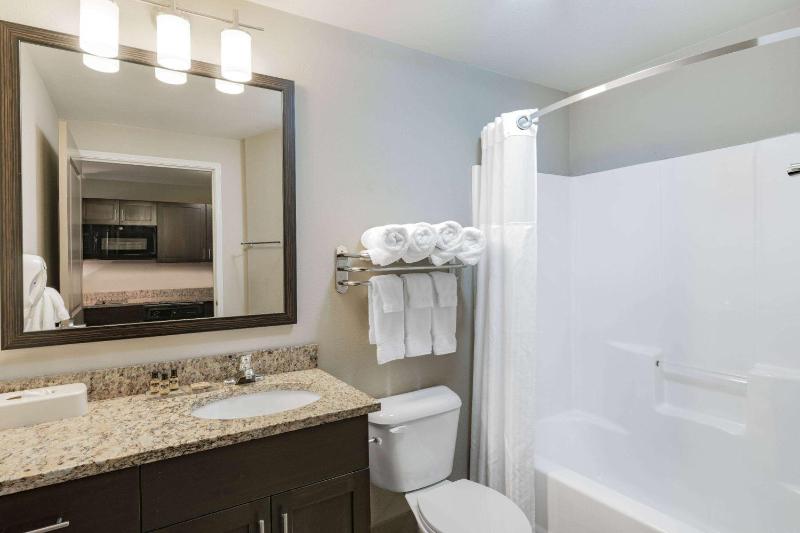 Deluxe King Studio Suite - Non-Smoking image 1