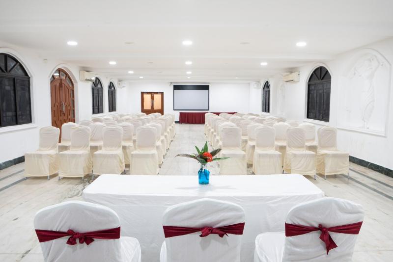 Shelter Beach Resort - image 14