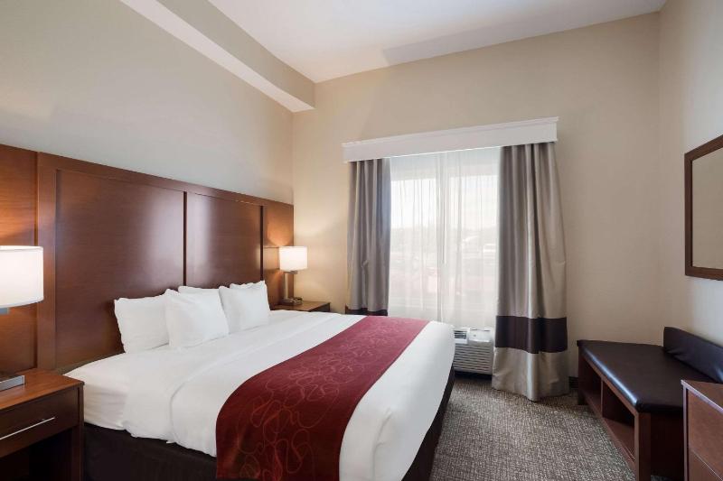King Suite - Non-Smoking image 3