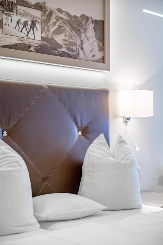 Double Room with Mountain View image 4