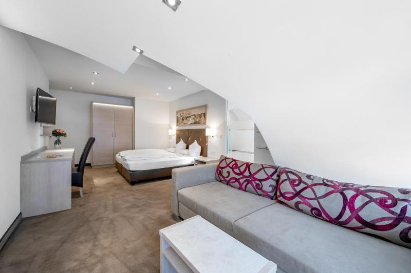 Double Room with Mountain View image 3
