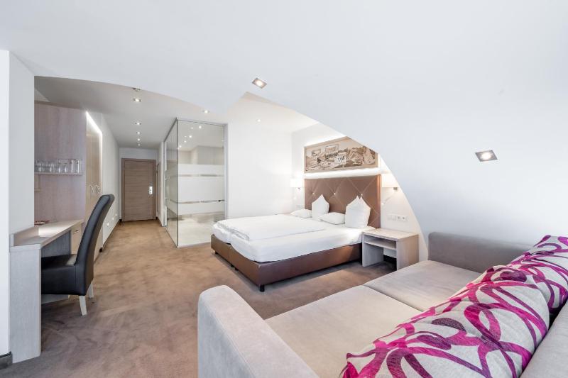 Double Room with Mountain View image 2
